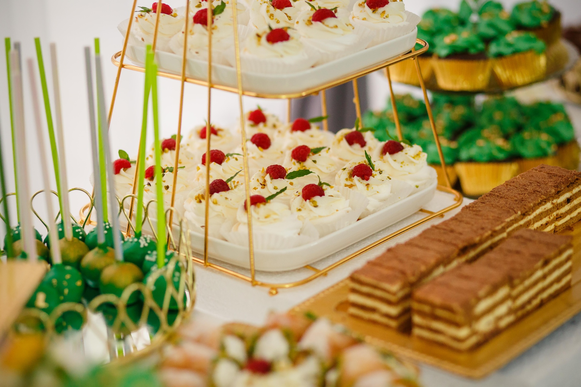 Candy bar cu prăjituri și cupcakes